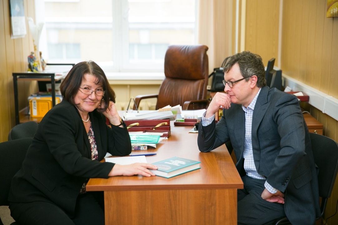 Anton Selivanovskiy, Academic Supervisor of the Master's programme ‘Lawyer on the Global Financial Market’, and Oxana Oleynik, Chairman of the Academic Council